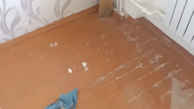 7/ Меняем окно. Глаза боятся, а руки делают. Ему уже 60 лет. Живем в городе.