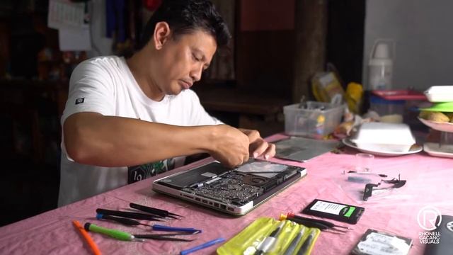 Macbook Pro | SSD Upgrade, HDD Flex Replacement & Clean Install MacOS смотреть онлайн