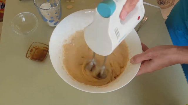 Летний, легкий и вкусный тортик с клубникой. Порадуйте близких вкусняшкой! смотреть онлайн