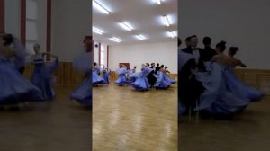 Вальс с шарфами