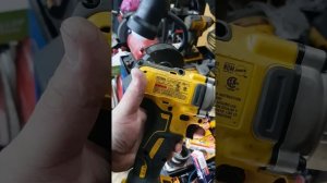 Компрессор DeWALT DCC2560 и пила DeWALT DCN575N