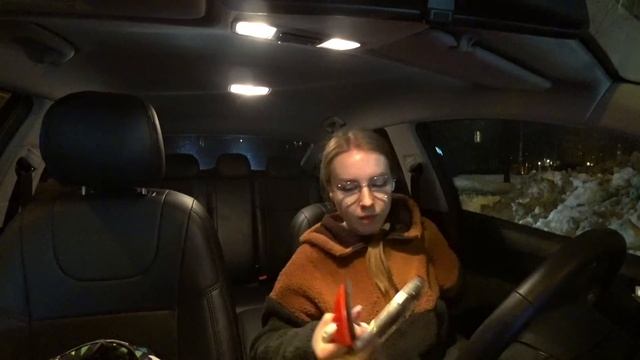 TAXIVLOG: УВЕЗЛА НЕ ТУДА?! // ДАРЮ ПОДАРОЧКИ ПАССАЖИРАМ смотреть онлайн