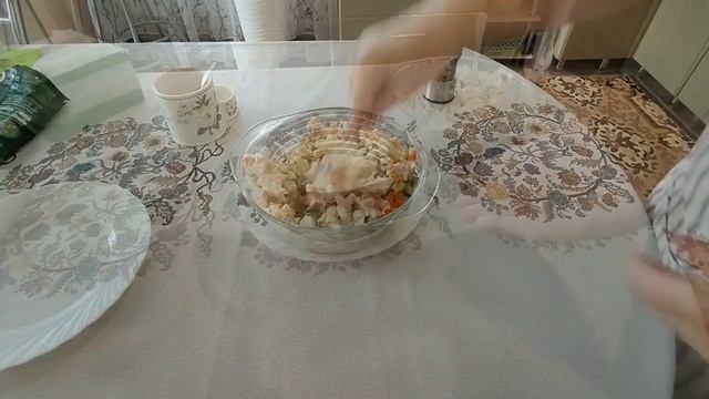 Салат Оливье классический советский С докторской колбасой смотреть онлайн