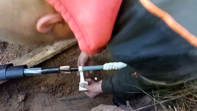 Обучающее видео: Монтаж соединительной кабельной муфты на кабель 10 кВ, АПвПу 1*120 смотреть онлайн