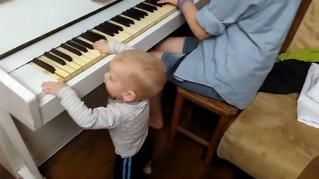 Игра в четыре руки смотреть онлайн