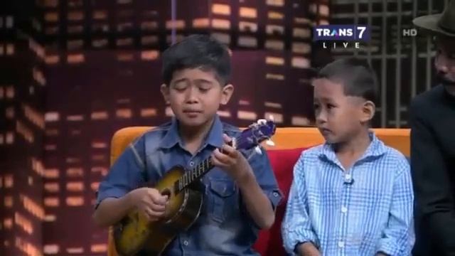 ERLANG - SIPENGAMEN CILIK ASAL MAKASSAR BIKIN NGAKAK HADIR DI HITAM PUTIH - 26 OKTOBER смотреть онлайн