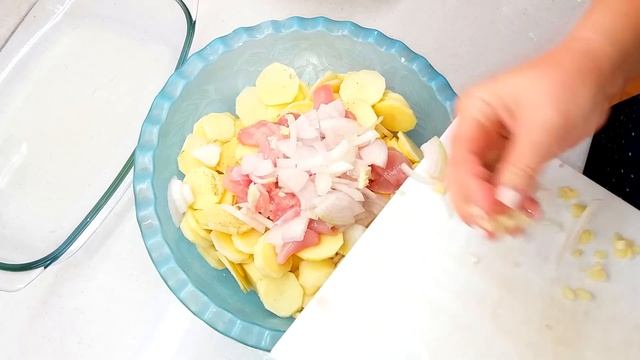Картофельная запеканка с курицей. Проще простого Картофель с курицей. смотреть онлайн