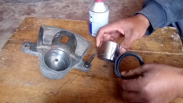 COMO LIMPIAR LAS CUBELAS DE LA PINZA O FRENO DELANTERO DE LOS VEHICULOS (CAMBIADO DEL LOS REPAROS) смотреть онлайн