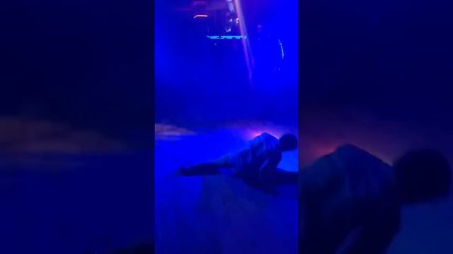 Брейк-денс в исполнении "Малого" в караоке-баре "Кольт" смотреть онлайн