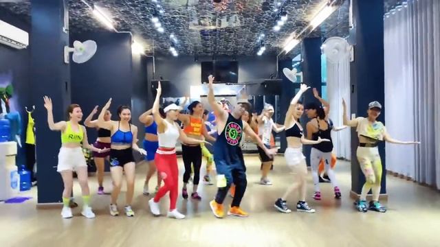 Zumba Cumbia | La Cumbia Caliente | Dance Workout | Dance Fitness | Cumbia Music 2023 | #zin105