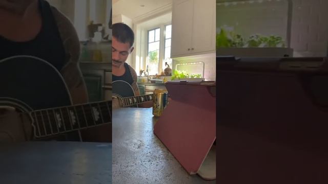 Jennifer Love Hewitt and her husband gave a musical performance. смотреть онлайн