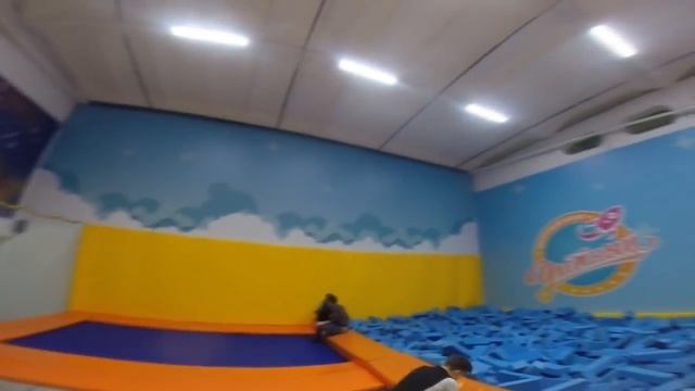 VLOG. Улётный батутный центр. Мастер класс от тренера. смотреть онлайн