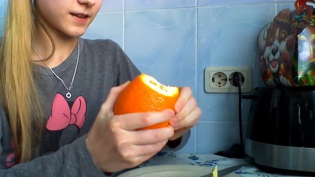 Как правильно и быстро почистить апельсин. Лайфхак★ смотреть онлайн