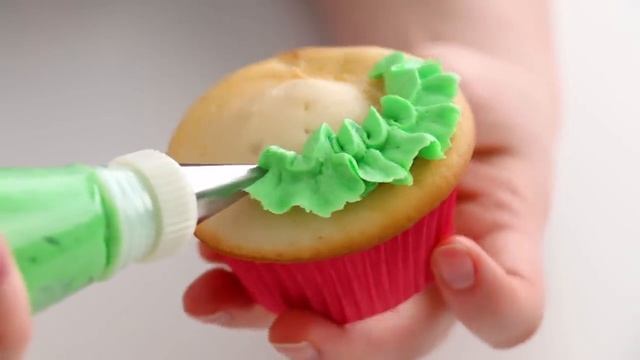 Attempting RUSSIAN PIPING Pointed Tips?! смотреть онлайн