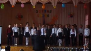 Красная лента, зеленая трава