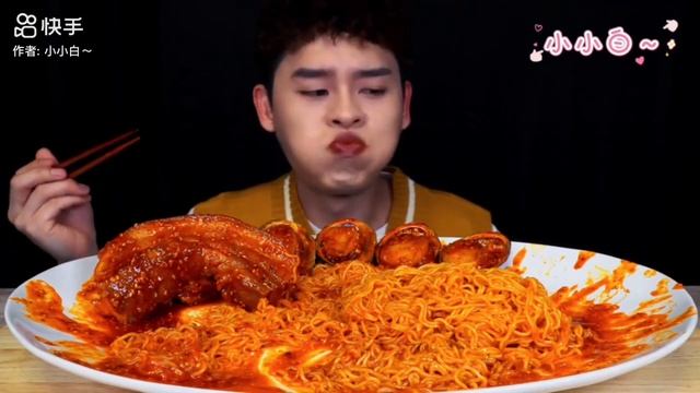 Фастфуд Китая, китаец есть на камеру смотреть онлайн