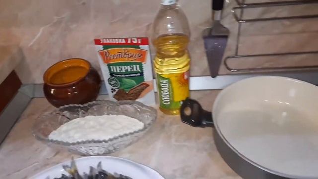 ВКУСНЫЙ ОБЕД? ЖАРИМ РЫБКУ? РЫБА КОРЮШКА смотреть онлайн