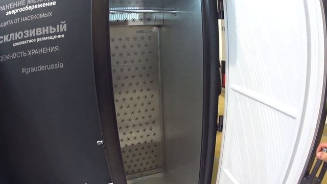 Москва. Graude, холодильник для шуб. Moscow. Graude, Refrigerator For Fur Coats.