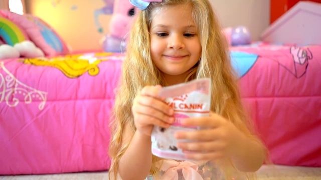 Диана учится ухаживать за котёнком смотреть онлайн