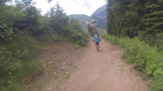 Video of DH mountain biking in Chatel & Morzine, Portes du Soleil, France. смотреть онлайн