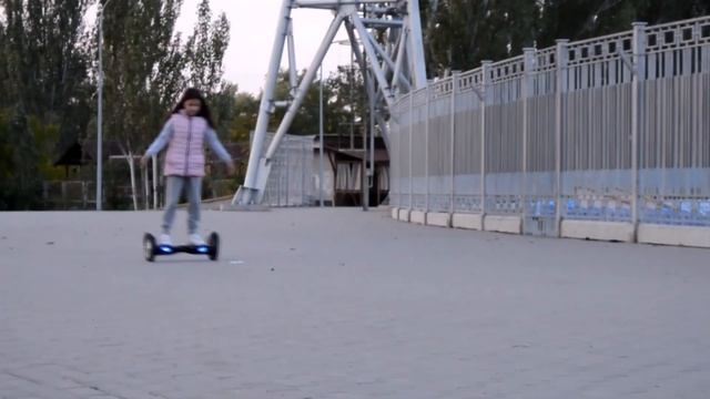 УЧУСЬ КАТАТЬСЯ НА ГИРОСКУТЕРЕ смотреть онлайн