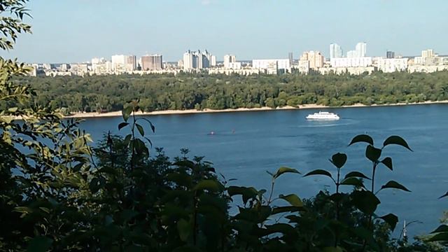 Пароход плывет по Днепру смотреть онлайн