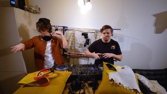 Mr. Belt & Wezol Room #63 смотреть онлайн