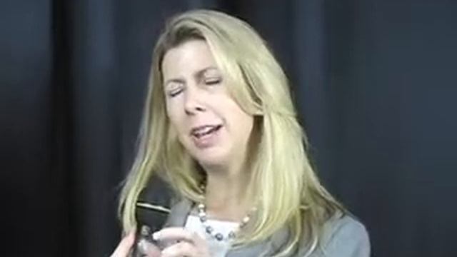 Post Show Interview with Lynn Allen смотреть онлайн