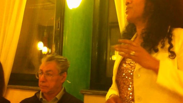 Sherrita Duran canta per Umberto Bossi смотреть онлайн