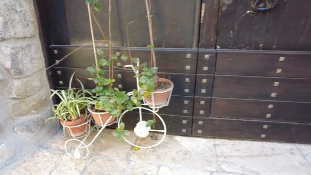 Иногда хочется сбежать туда, где нет людей. Старая Казерта. Италия смотреть онлайн