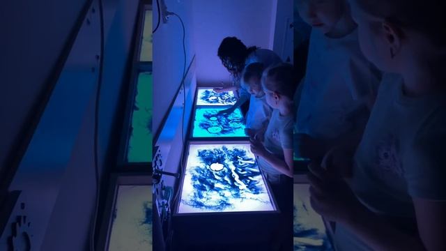 Рисование песком «Птичка». Группа «Василек». Видео 1 смотреть онлайн