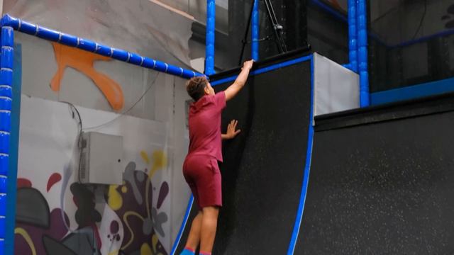 Girls Vs. Boys EXTREME Trampoline Park Challenge