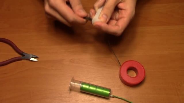 Простейший держатель для 18650 своими руками./The simplest holder for 18650 with his hands. смотреть онлайн