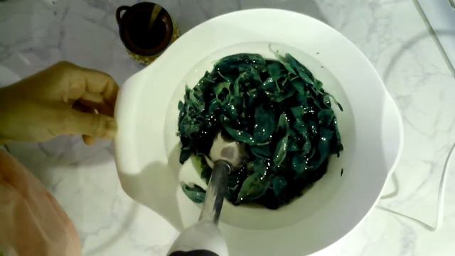 Кратко видео описание на базовата рецепта за песто с босилек. смотреть онлайн