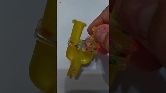 Учимся плести сердечко из резиночке на рогатке??? смотреть онлайн
