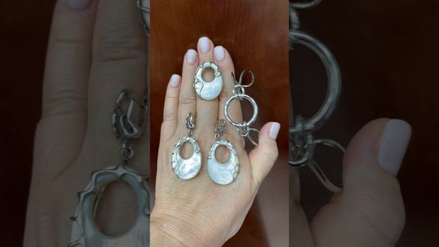 КРУГИ! БЕЛЫЙ ПЕРЛАМУТР! Гладкое серебро. Ювелиры РОССИИ! ВОТСАПП +79039693704.Цены👇 смотреть онлайн