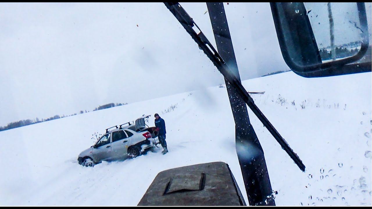 МТЗ-82.1.Опять замело, таскаю машины целый день. Чищу дороги от снега. Перезалив видео. смотреть онлайн