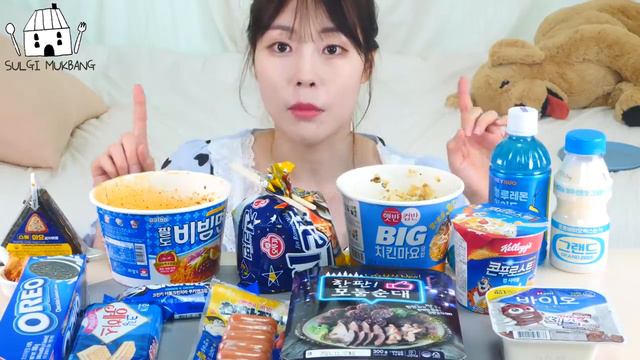 ASMR MUKBANG| 편의점 직접 만든 불닭 떡볶이 치킨 김밥 디저트 먹방 & 레시피 FRIED CHICKEN AND Tteokbokki EATING смотреть онлайн