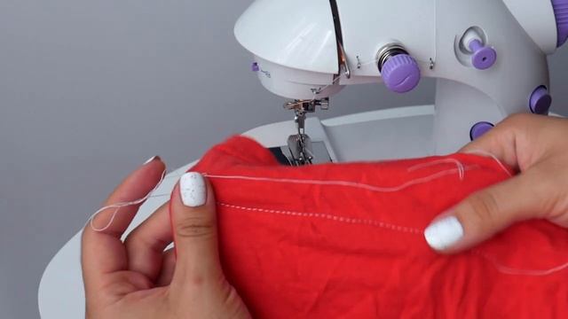 Мини швейная машинка Sm-202a. Как вставить нить, намотать нить на катушку,.