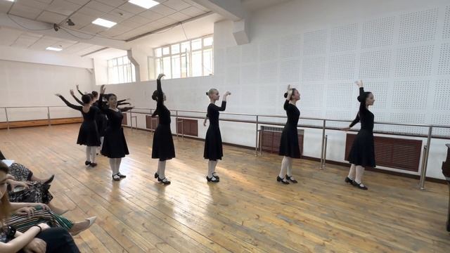 Танец «Сарвиравон» постановка Кундуз Миркаримовой смотреть онлайн