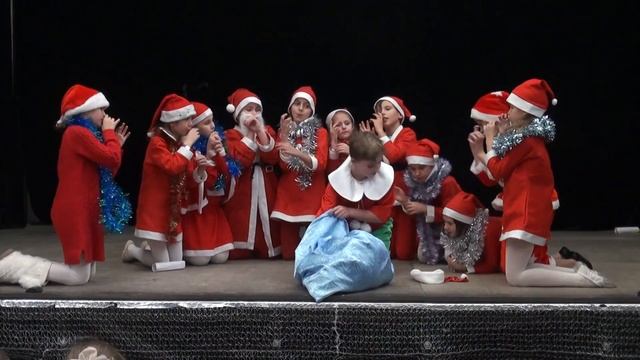 Новая гуманитарная школа. Новогодний капустник 28.12.2016. Выступление учеников 3 класса. смотреть онлайн