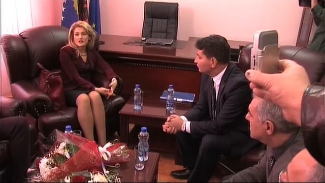 Pranim - Dorzimi - Kryetarja Mimoza Kusari Lila смотреть онлайн