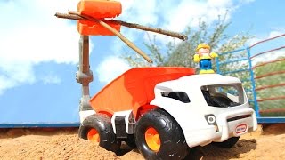 Видео для детей с машинками - Как работает самосвал.mp4 смотреть онлайн