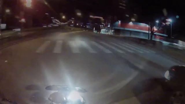Lane splitting, random wheelies & train cheat смотреть онлайн