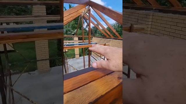 Монтаж стропил на беседке.