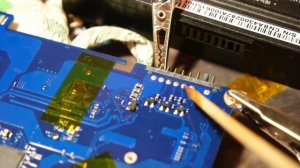 Определение неисправности аккумулятора или системы заряда ноутбука .