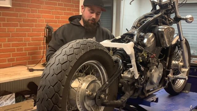 Bobber Umbau - Honda Shadow VT600 - Part 3 - Heckfender montieren und vorderen Fender kürzen смотреть онлайн