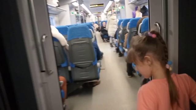 Едем на ,, Ласточке,, из Перми в Екатеринбург. Заселяемся в квартиру. смотреть онлайн