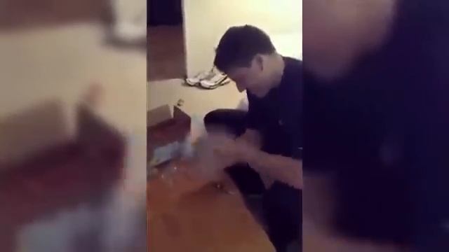 Наконец то дождался посылки с айфоном смотреть онлайн