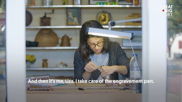 This $1,000 Walking Stick Doubles as a Weapon смотреть онлайн